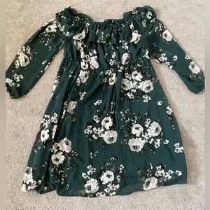 Dark green floral dress from torrid, size 1. It’s in great condition